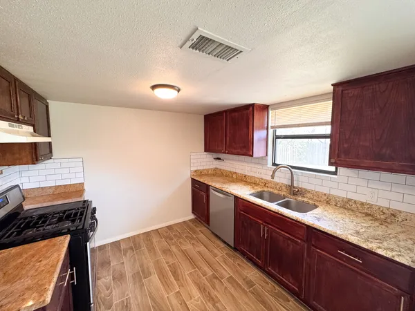 $2,100 | 505 Cambridge Drive, Round Rock, TX 78664