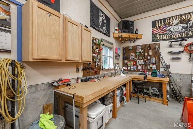 $635,000 | 960 Ridgetop Drive, Farmington, MO 63640