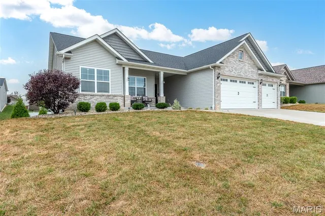 $449,900 | 1831 Crimson Oak Drive, Maryville, IL 62062