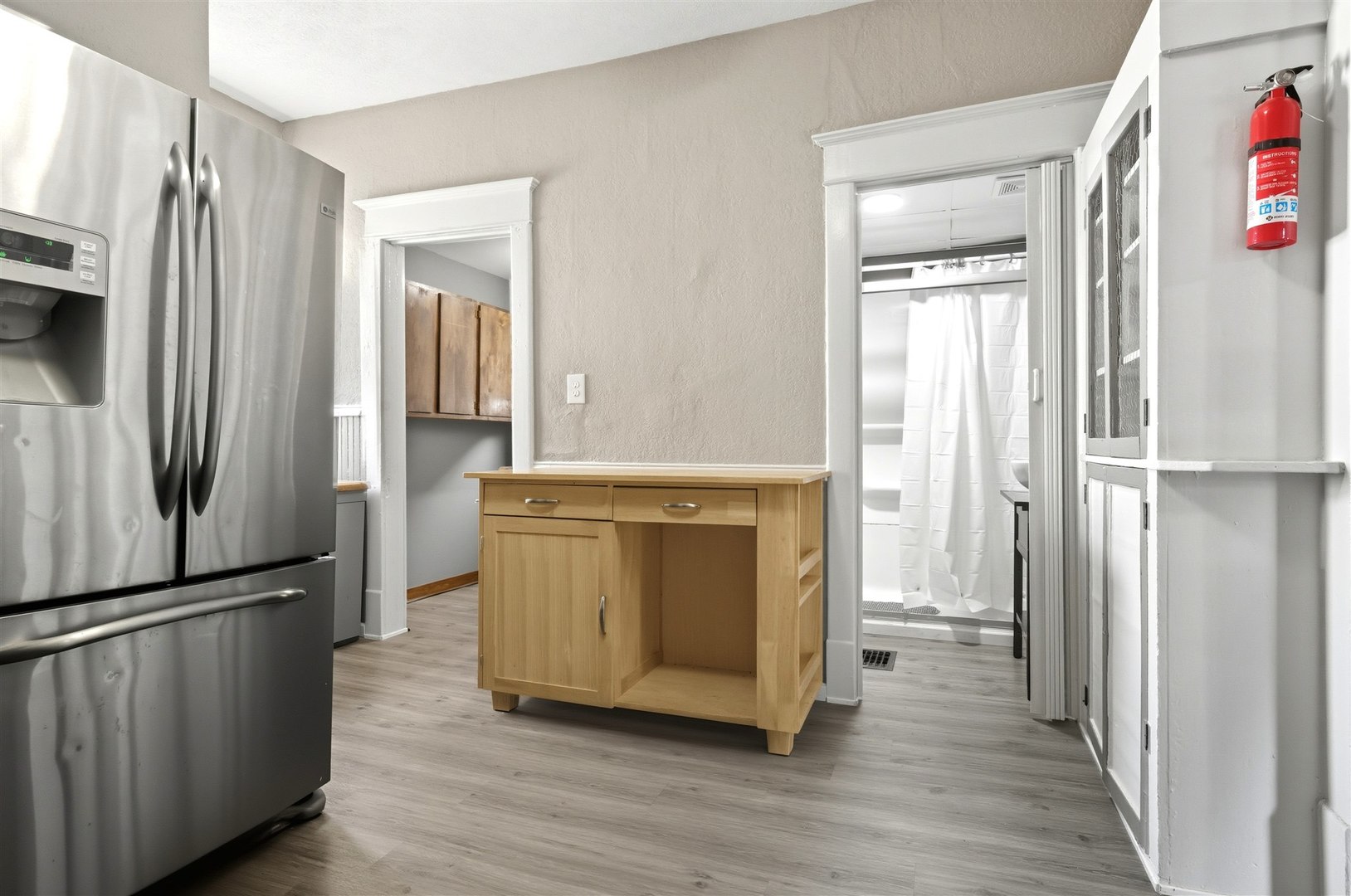 603 West Oakland Avenue Bloomington, IL 61701 - Photo 16 of 33 a kitchen with stainless steel appliances a refrigerator and a window