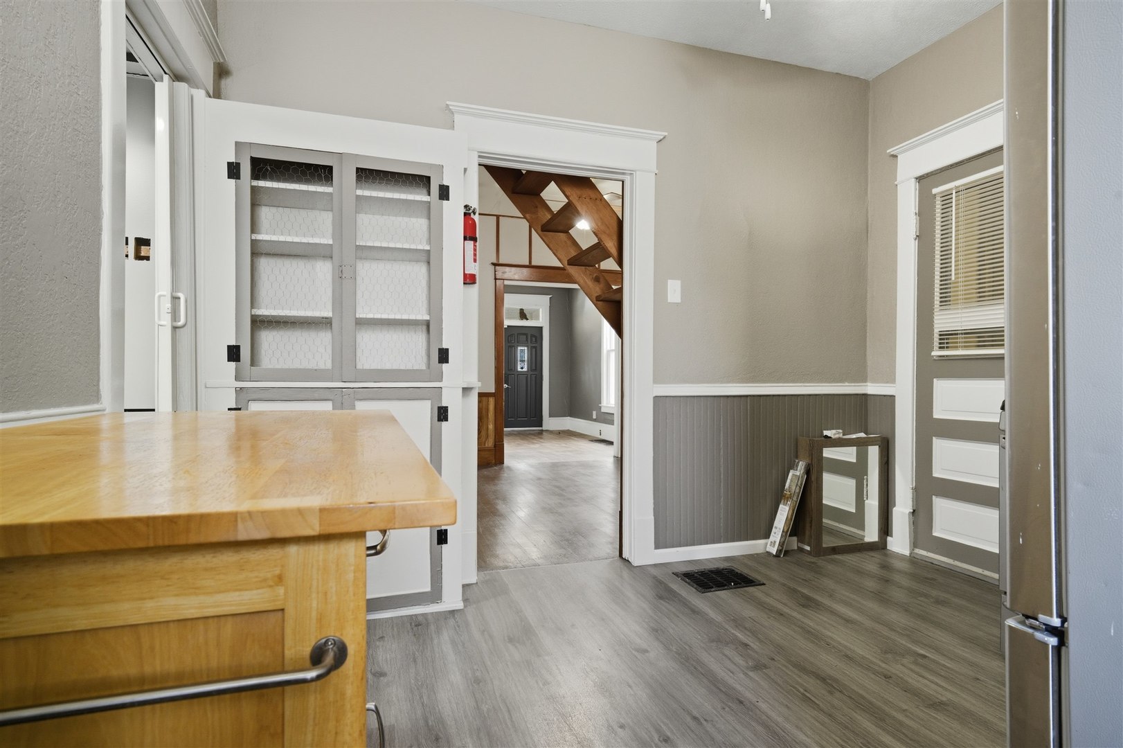 603 West Oakland Avenue Bloomington, IL 61701 - Photo 17 of 33 an empty room with wooden floor closet and windows