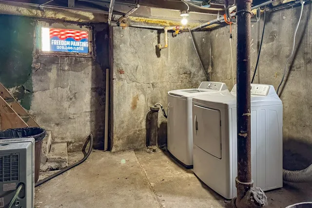 a view of house with garden