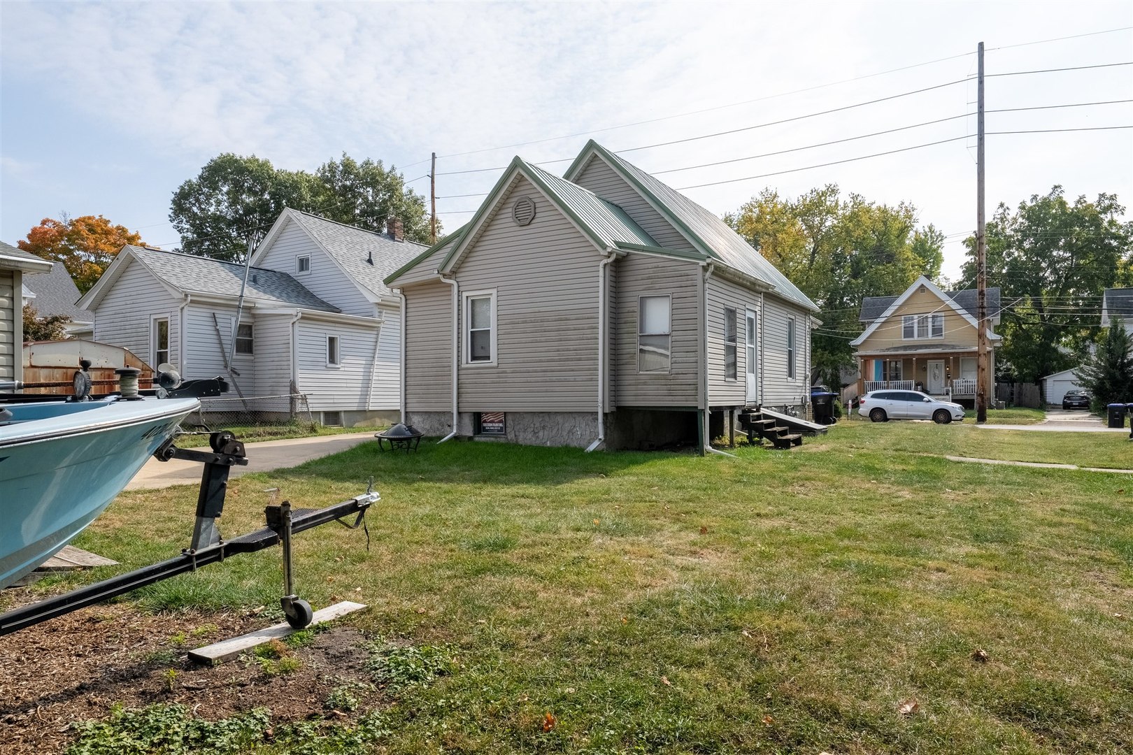 603 West Oakland Avenue Bloomington, IL 61701 - Photo 26 of 33 a view of house with garden