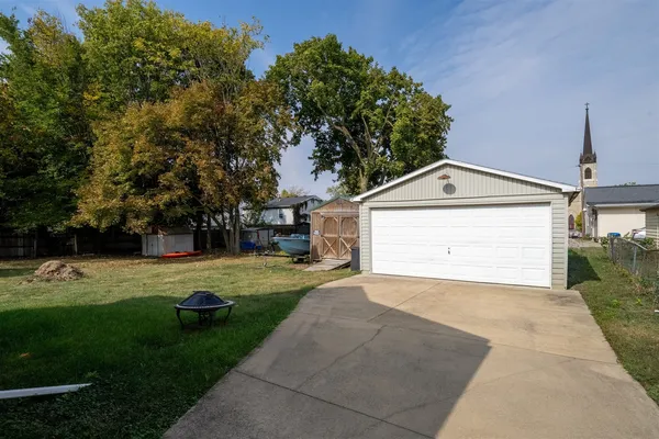$123,079 | 603 West Oakland Avenue, Bloomington, IL 61701