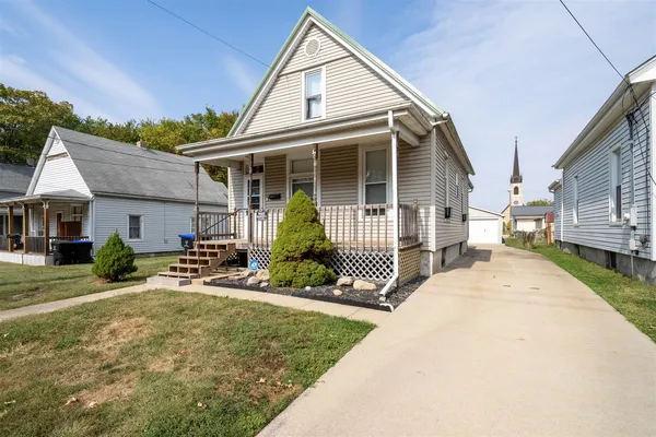 $123,079 | 603 West Oakland Avenue, Bloomington, IL 61701