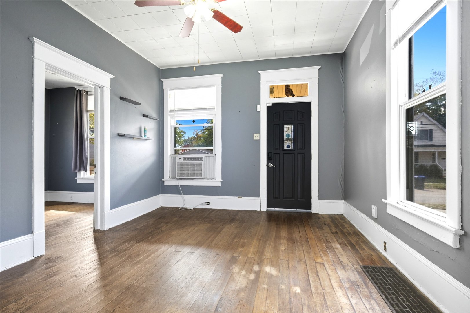 603 West Oakland Avenue Bloomington, IL 61701 - Photo 5 of 33 an empty room with wooden floor and windows