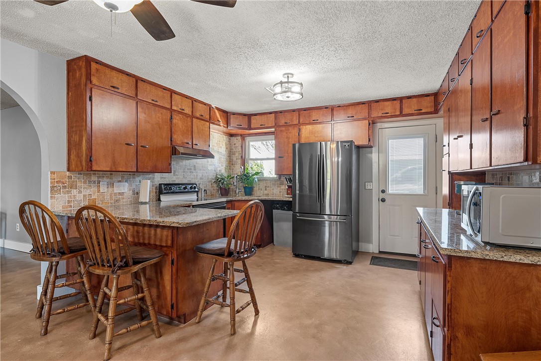 4506 Old Marlin Road Waco, TX 76705 - Photo 3 of 27