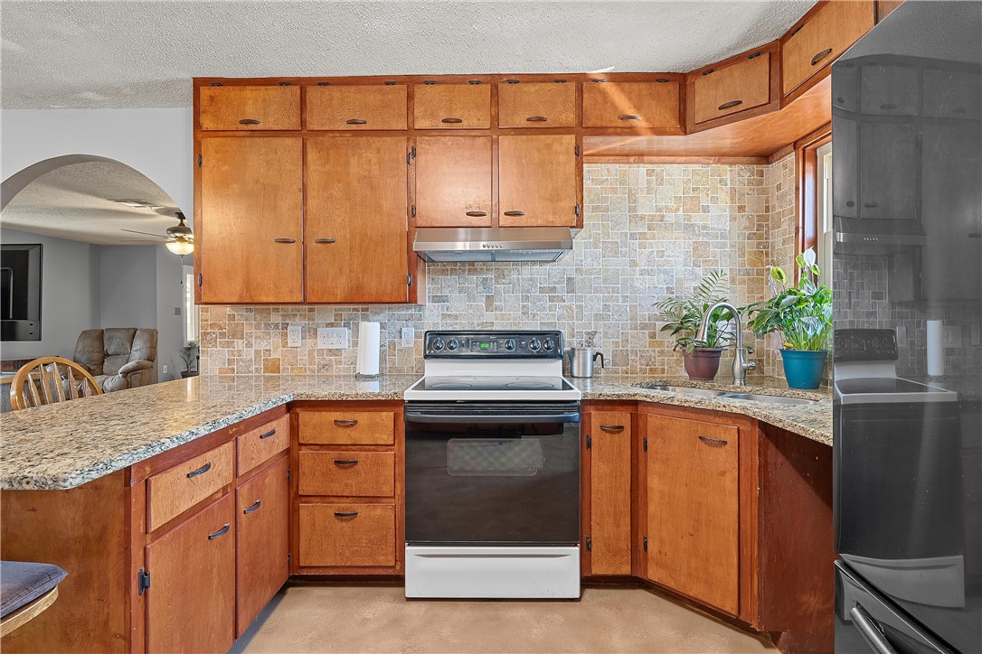 4506 Old Marlin Road Waco, TX 76705 - Photo 4 of 27