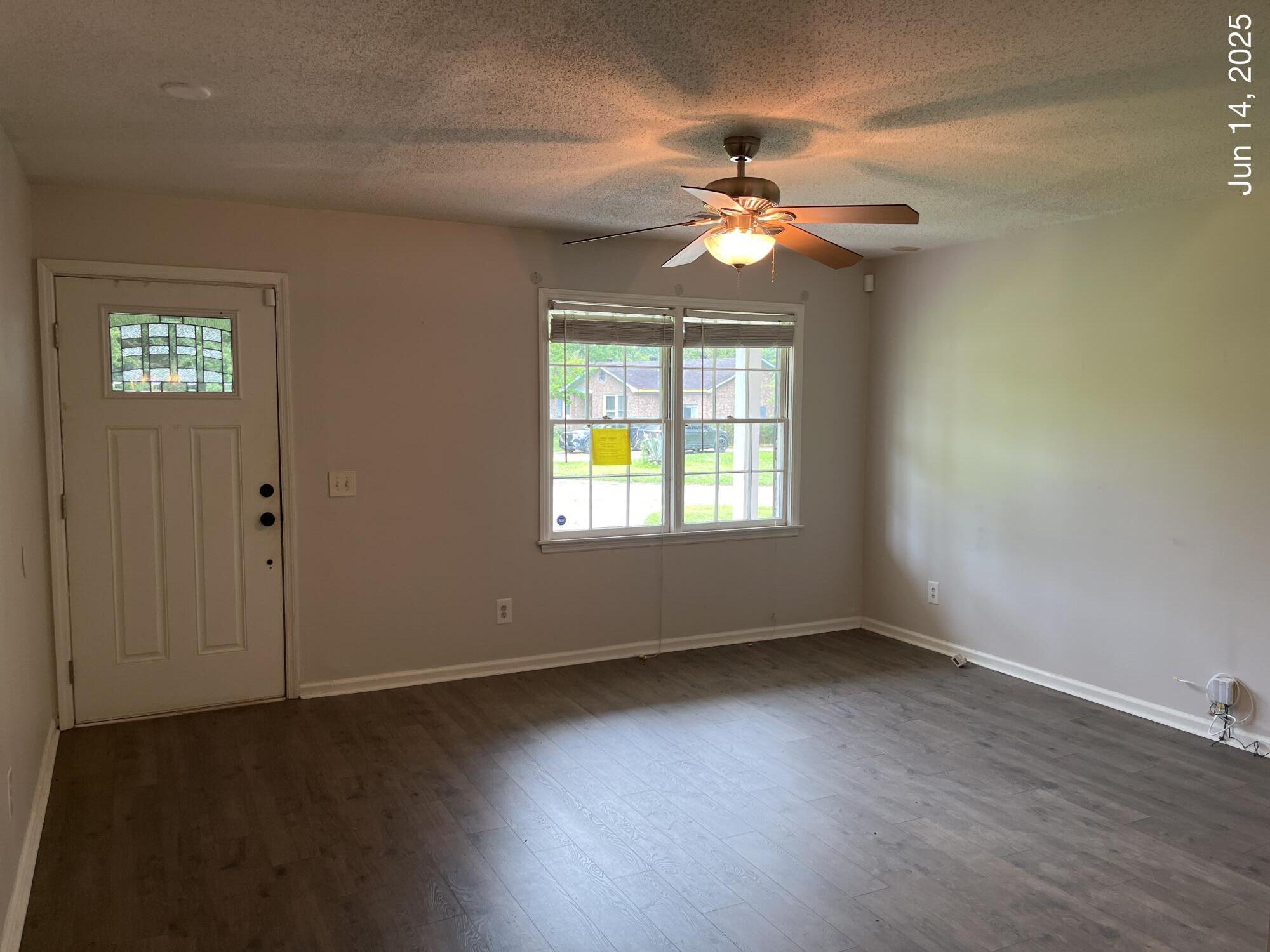 352 Oxford Road Ladson, SC 29456 - Photo 4 of 23 IMG_4925
