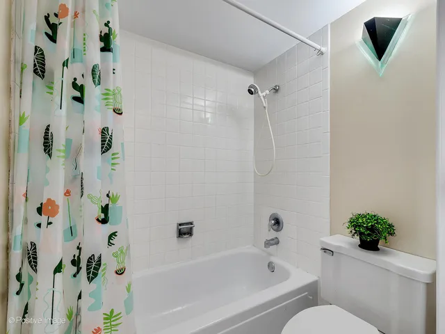 $1,950 | 6340 Americana Drive, Unit 1019, Willowbrook, IL 60527