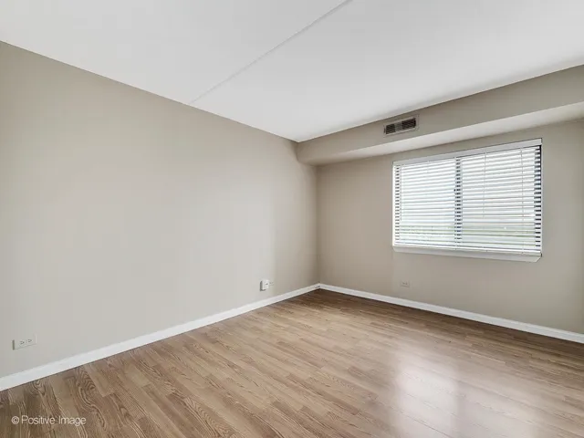 $1,950 | 6340 Americana Drive, Unit 1019, Willowbrook, IL 60527