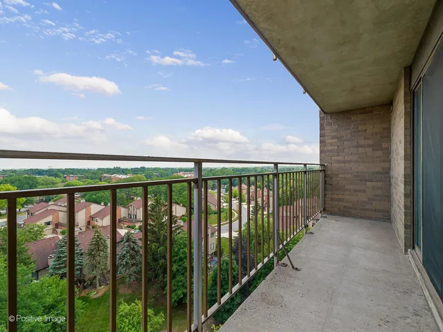 $1,950 | 6340 Americana Drive, Unit 1019, Willowbrook, IL 60527