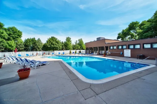 $1,950 | 6340 Americana Drive, Unit 1019, Willowbrook, IL 60527