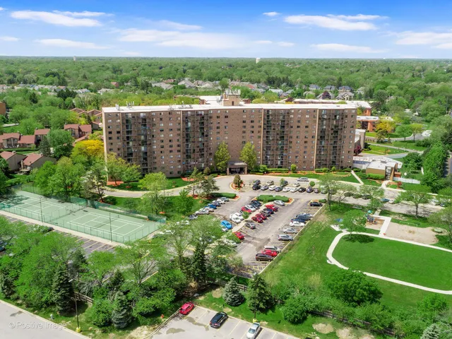 $1,950 | 6340 Americana Drive, Unit 1019, Willowbrook, IL 60527