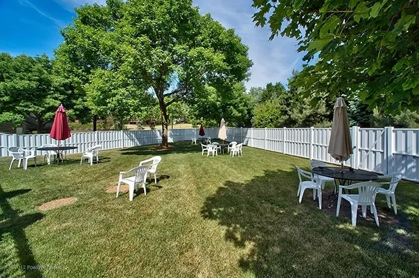 $1,950 | 6340 Americana Drive, Unit 1019, Willowbrook, IL 60527