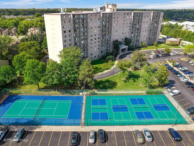 $1,950 | 6340 Americana Drive, Unit 1019, Willowbrook, IL 60527