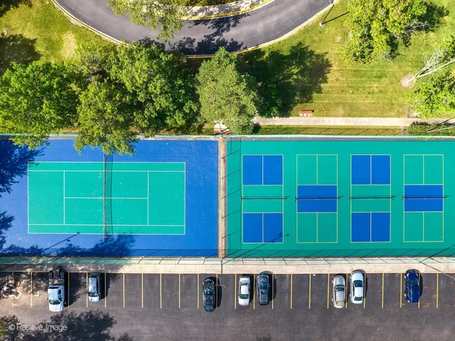 $1,950 | 6340 Americana Drive, Unit 1019, Willowbrook, IL 60527