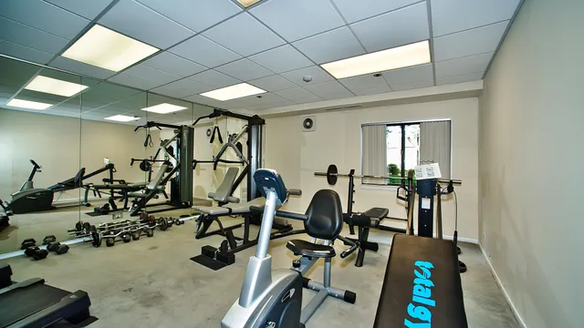 $1,950 | 6340 Americana Drive, Unit 1019, Willowbrook, IL 60527