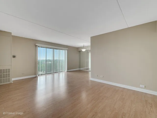 $1,950 | 6340 Americana Drive, Unit 1019, Willowbrook, IL 60527