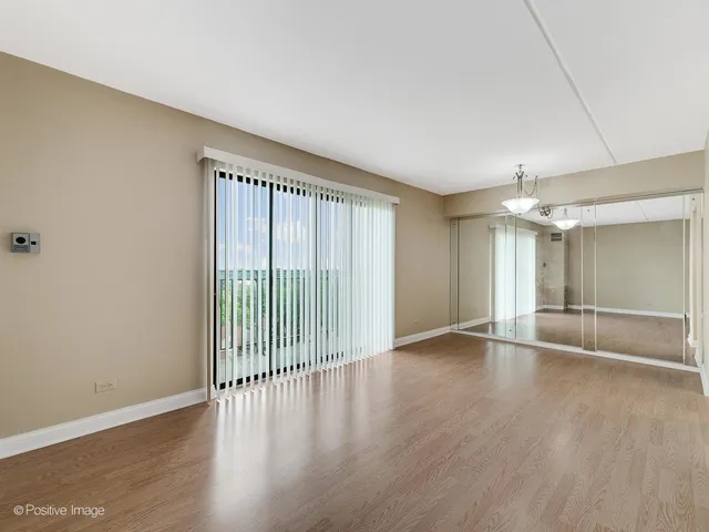 $1,950 | 6340 Americana Drive, Unit 1019, Willowbrook, IL 60527