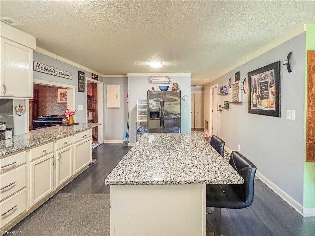 805 Spring Street Reidsville, NC 27320 - Photo 4 of 23 Granite Countertops