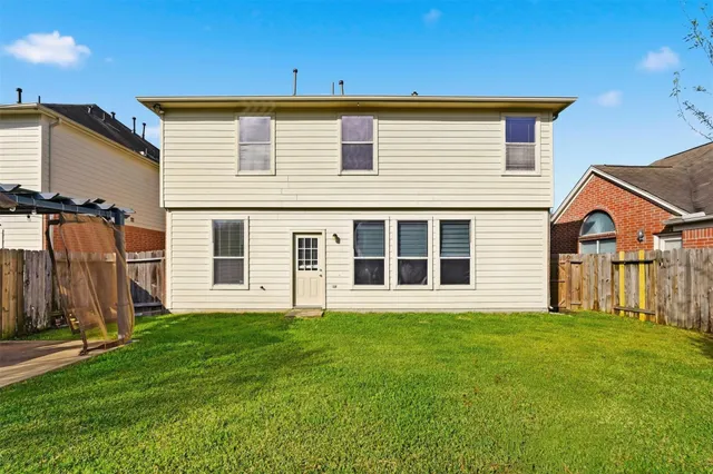 a view of a back yard