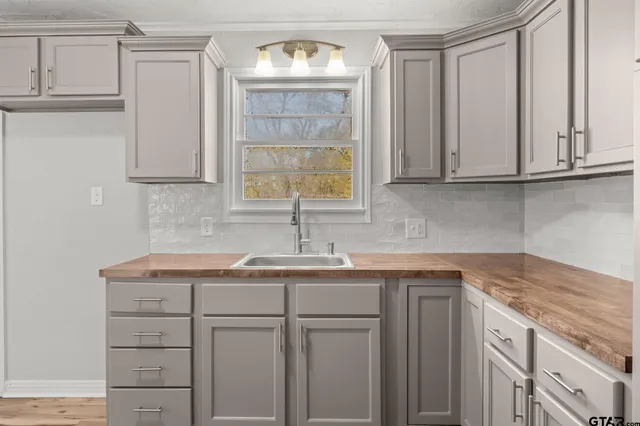 $187,500 | 122 Brierwood Drive, Palestine, TX 75801