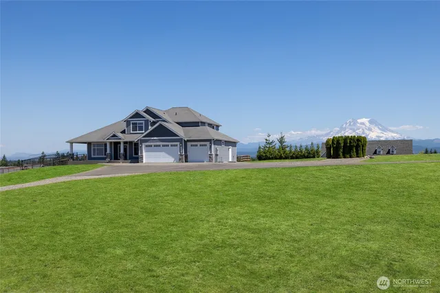 a view of a house with a big yard