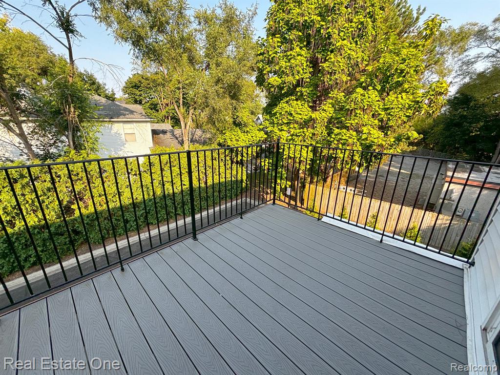 1423 Chesapeake Road, Unit 54 Royal Oak, MI 48067 - Photo 4 of 35