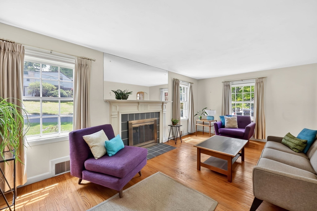 121 Benz Street Springfield, MA 01118 - Photo 9 of 40