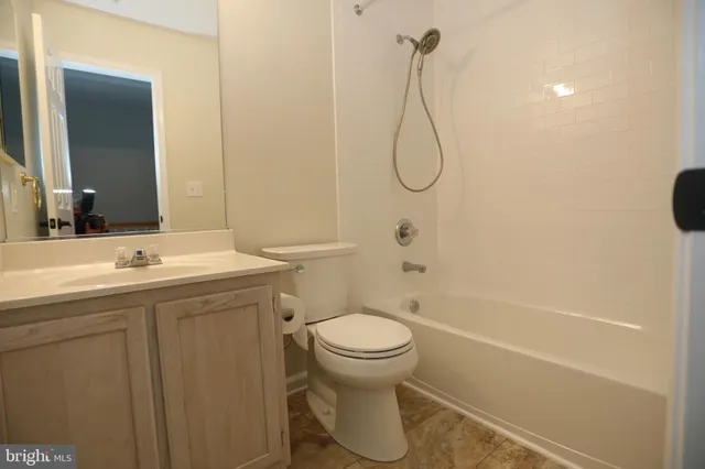 $2,400 | 1228 Needham Court, Unit 27D, Crofton, MD 21114