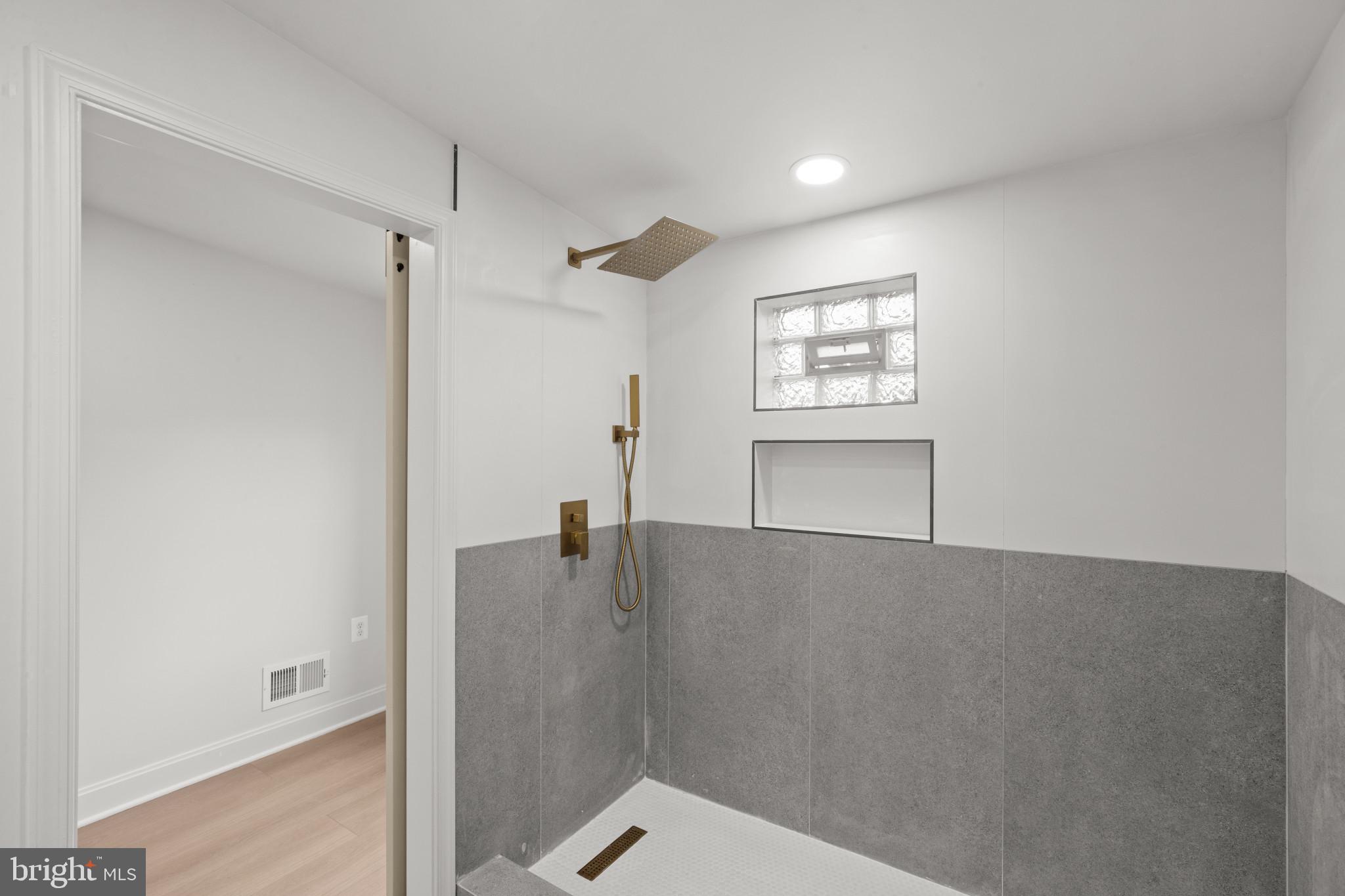 124 North Mount Street Baltimore, MD 21223 - Photo 26 of 38 Upper Level Primary Suite