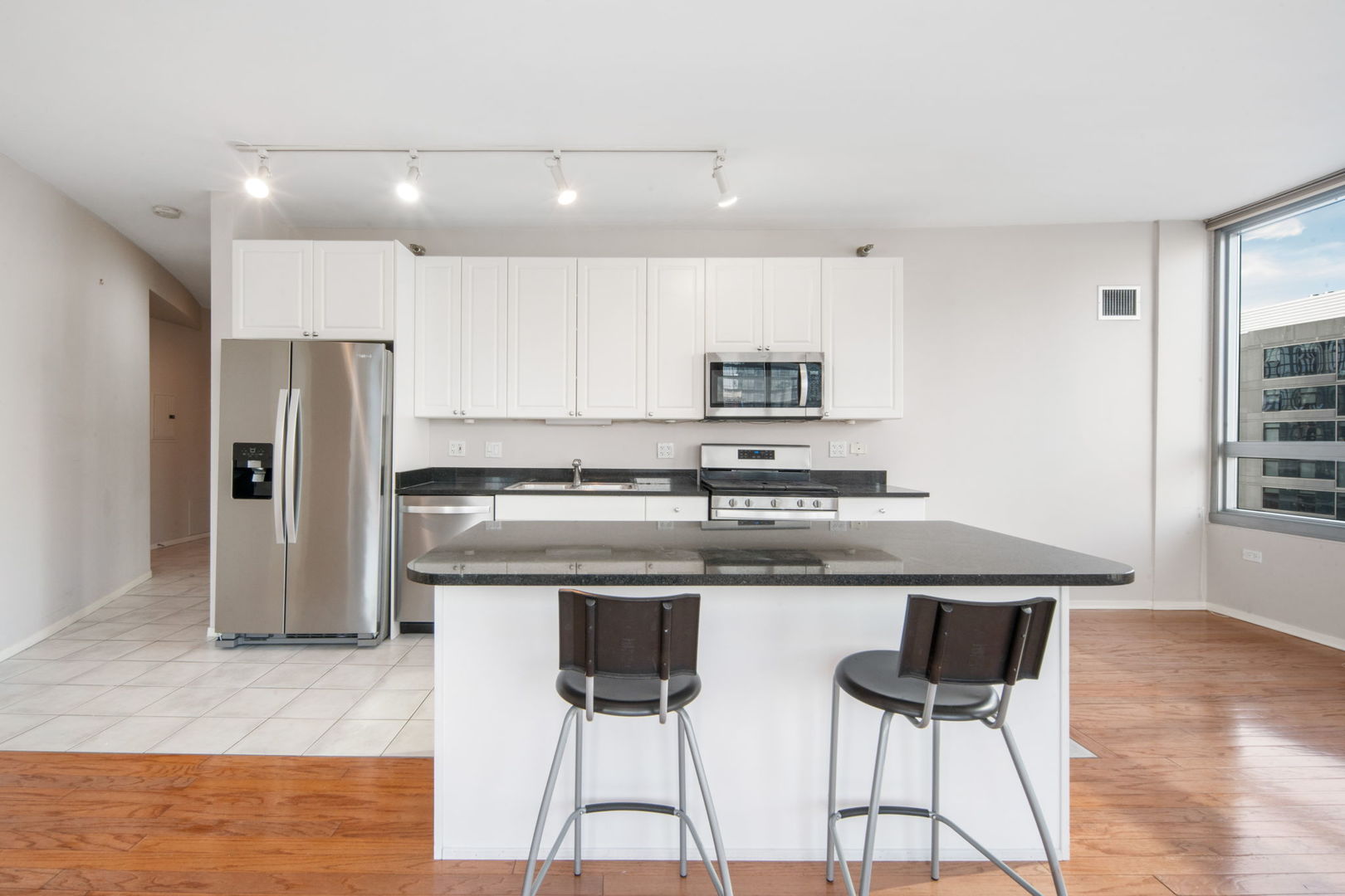 701 South Wells Street, Unit 1201 Chicago, IL 60607 - Photo 8 of 25