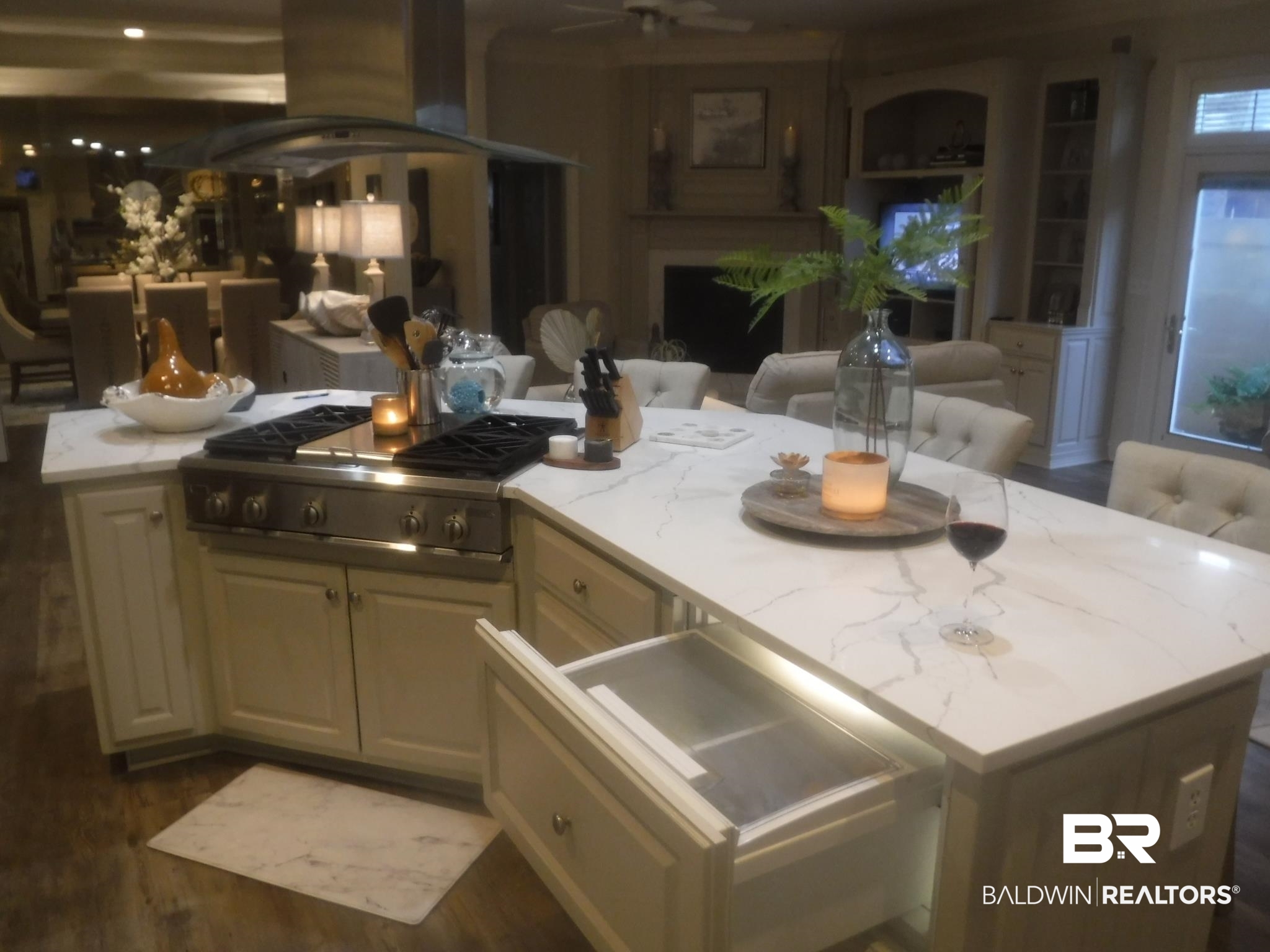 259 South Cedar Street Mobile, AL 36602 - Photo 5 of 27 Cook top and refrigerator drawer