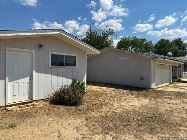 $129,000 | 168 6th Street, Asherton, TX 78827