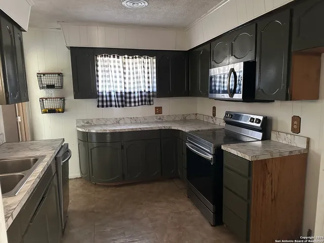 $129,000 | 168 6th Street, Asherton, TX 78827