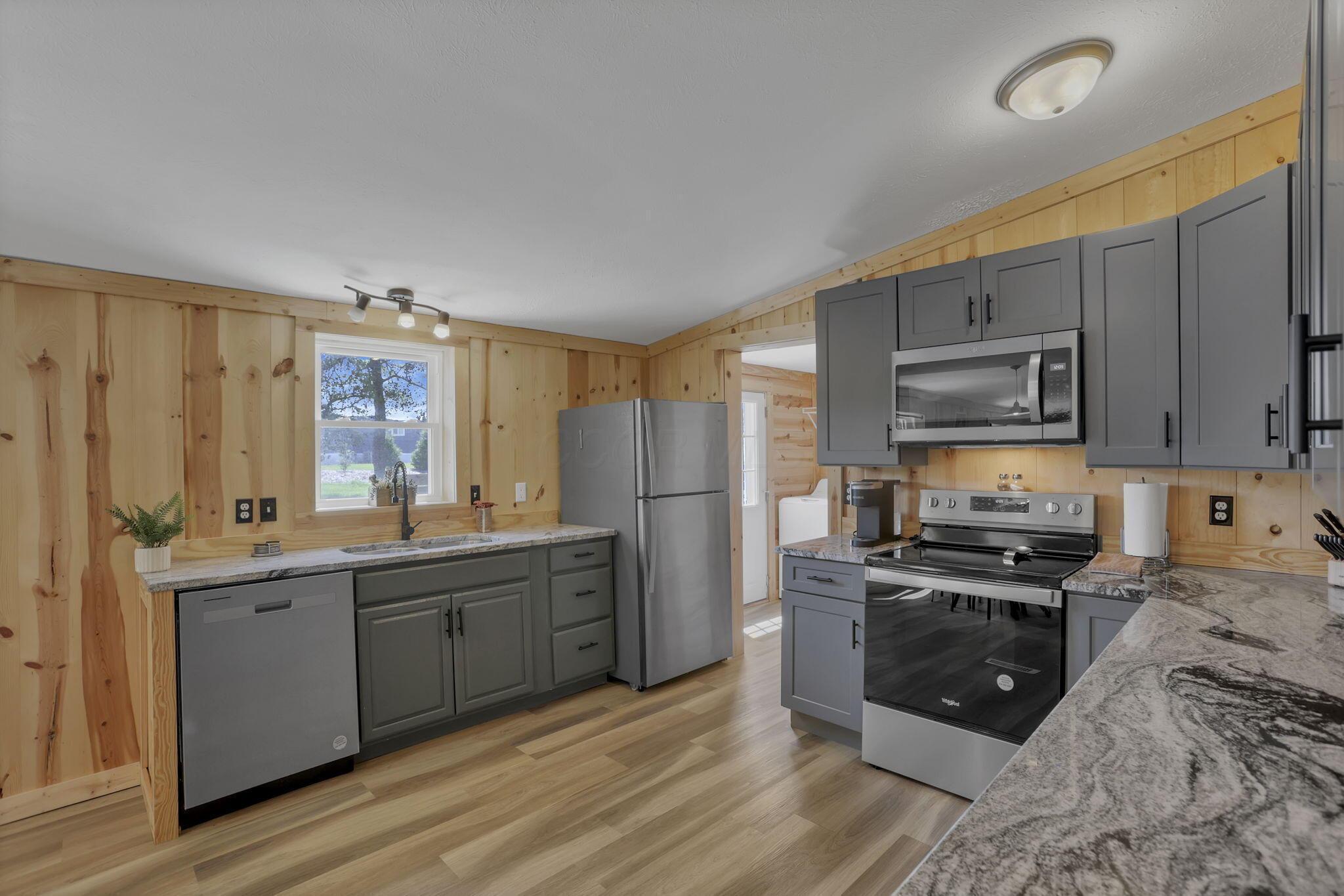 18682 Griffith Road Logan, OH 43138 - Photo 20 of 44 18682 kitchen