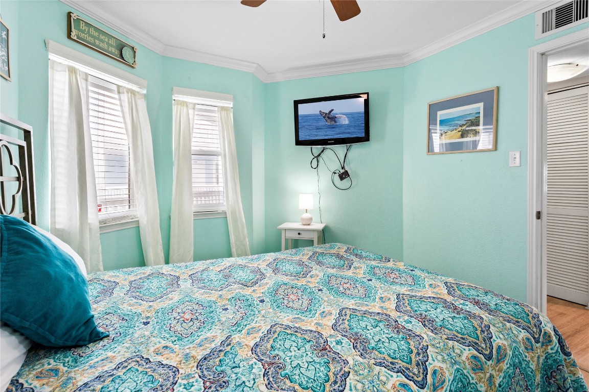 10811 Termini-San Luis Pass Road, Unit 1307 Galveston, TX 77554 - Photo 19 of 28 a bedroom with a bed and a window