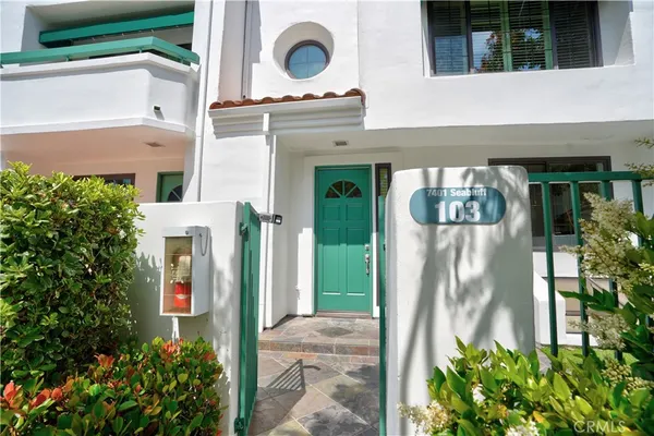 $5,300 | 7401 Seabluff Drive, Unit 103, Huntington Beach, CA 92648