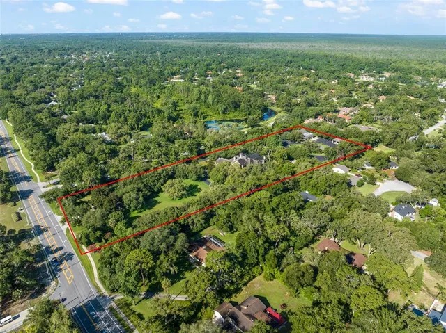 a view of a workspace with furniture and a livingroom