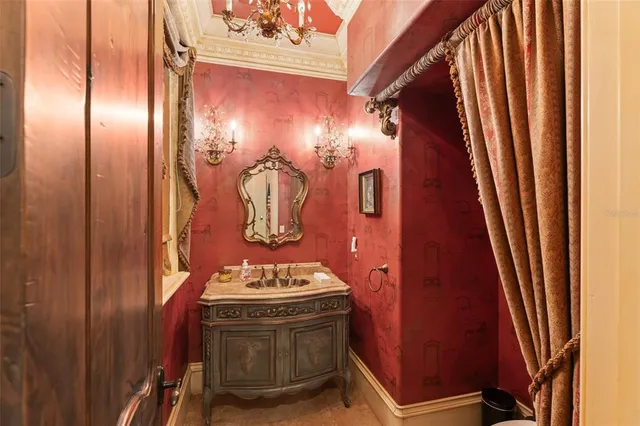 a view of houses with sky view