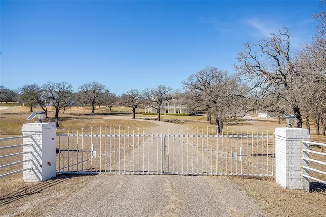 $1,099,500 | 1421 Highlake Lane, Weatherford, TX 76087