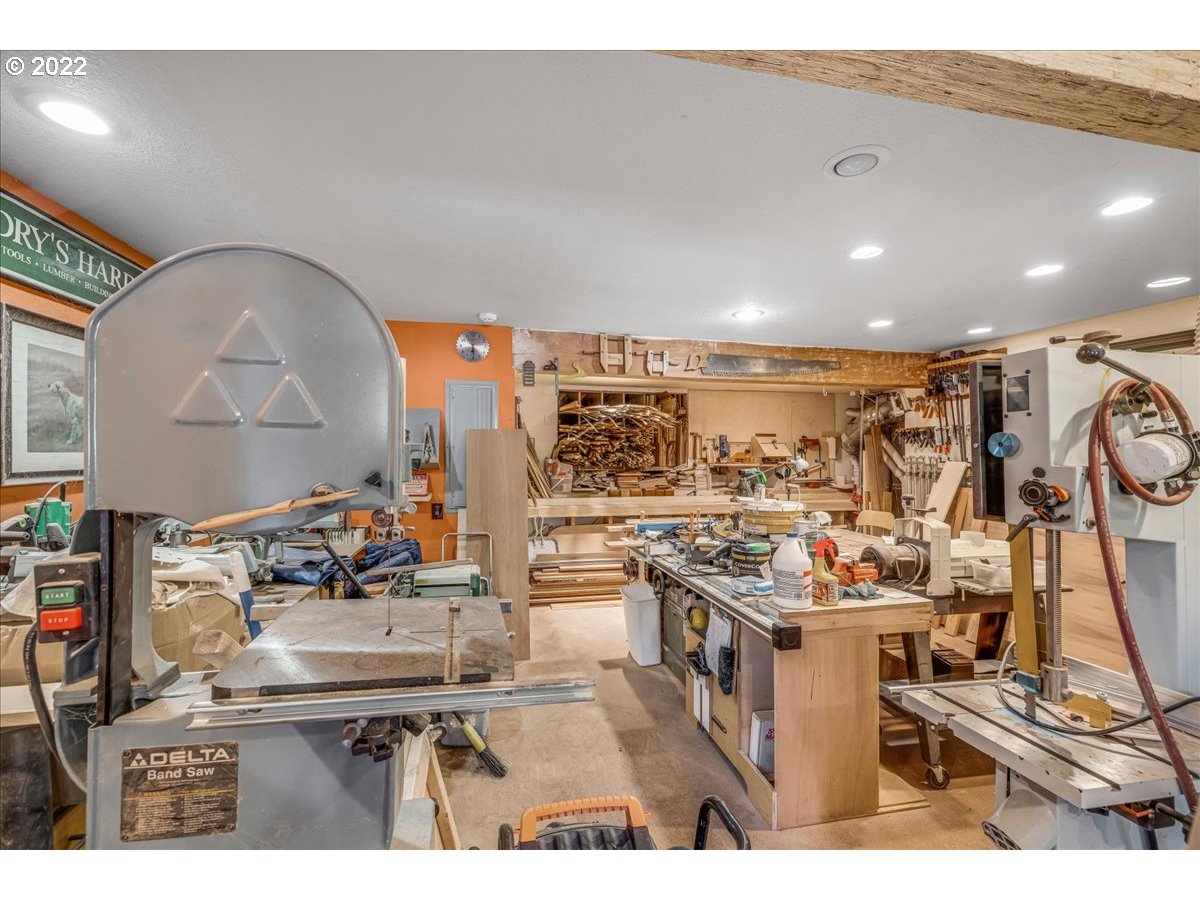 961 Lake Front Road Lake Oswego, OR 97034 - Photo 25 of 32 Workshop