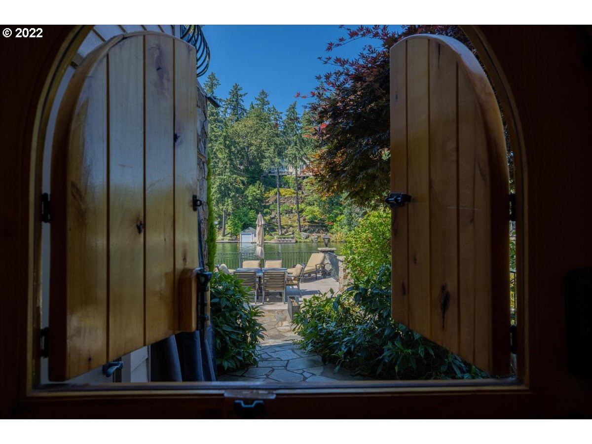 961 Lake Front Road Lake Oswego, OR 97034 - Photo 26 of 32 Workshop