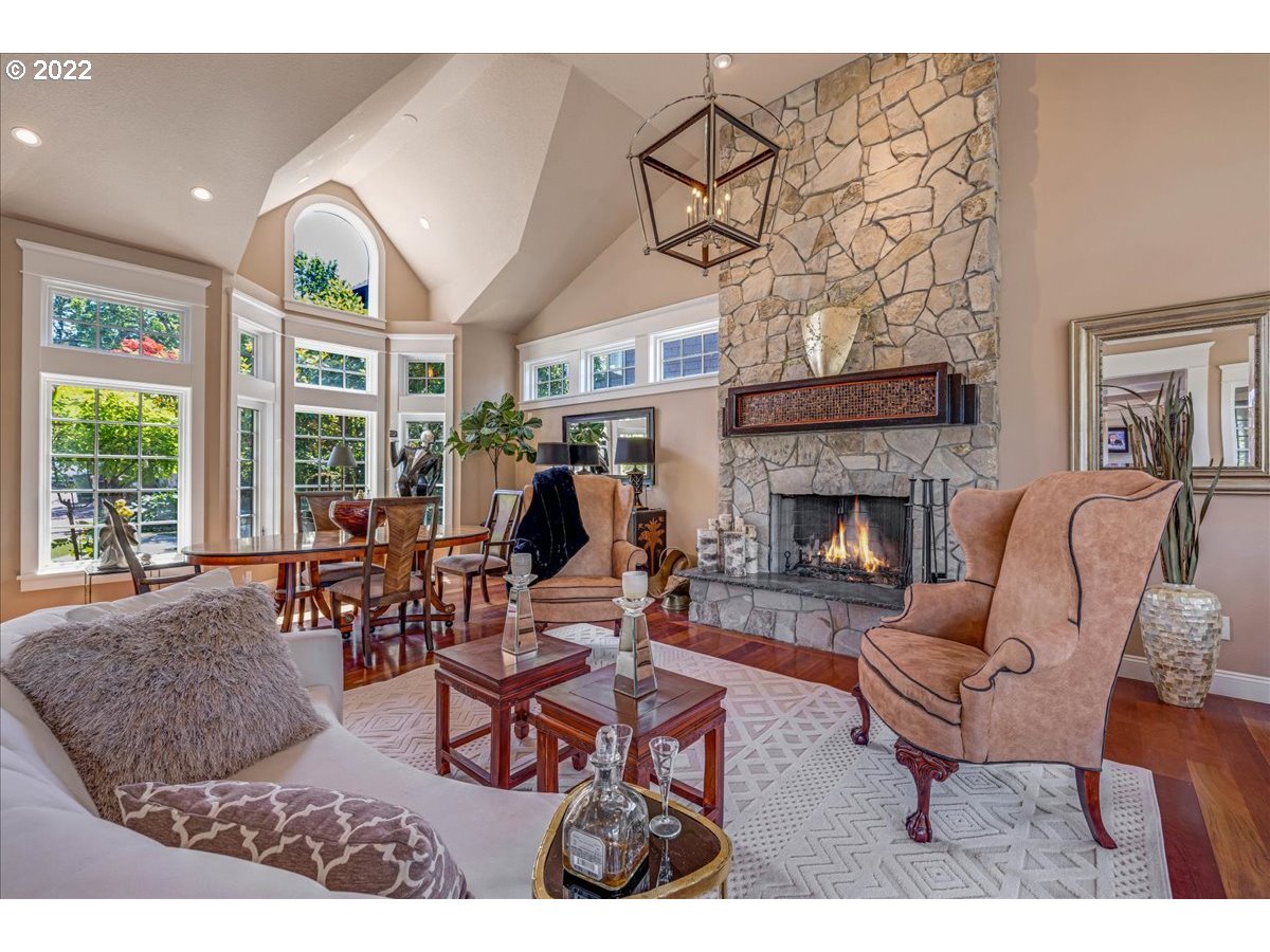 961 Lake Front Road Lake Oswego, OR 97034 - Photo 4 of 32 Great Room