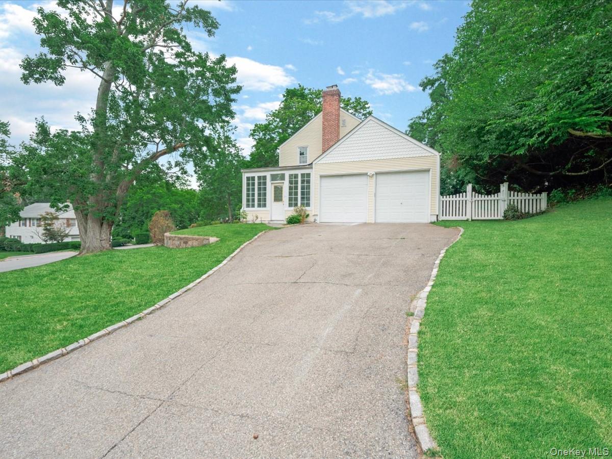 17 Pinewood Road Manhasset, NY 11030 - Photo 3 of 45