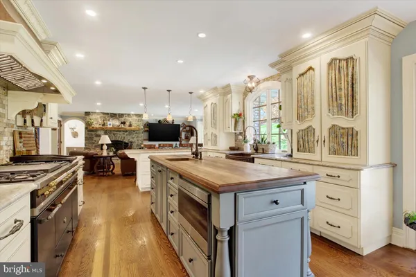 $835,000 | 2065 Youngs Road, Hanover, PA 17331