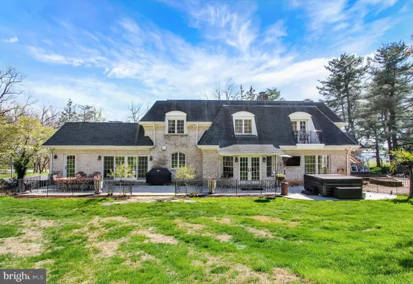 $835,000 | 2065 Youngs Road, Hanover, PA 17331