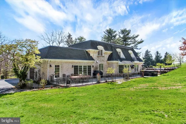 $835,000 | 2065 Youngs Road, Hanover, PA 17331