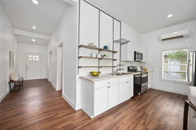 $2,000 | 2214 Stevens Street, Houston, TX 77026